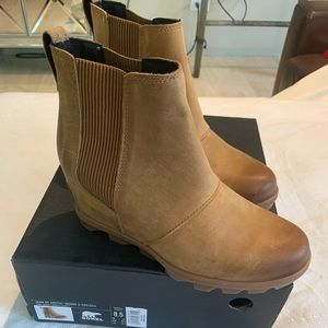 joan of arctic wedge 11